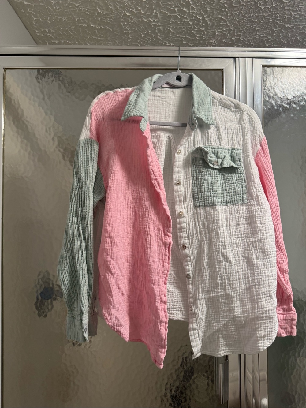 Pink Lily women’s Pink, Mint & White Colorblock Button-Down Shirt